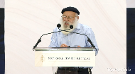 
	Is it healthy to release anger? Or does release only reinforce it? Learn why Maimonides forbids expressing anger, and how to eradicate negativity from your behavioral profile.

	This lecture was delivered at the 16th annual National Jewish Retreat. For more information and to register for the next retreat, visit: Jretreat.com.