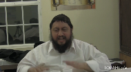 
	Rabbi Eli Silberstein sings a lively Chassidic melody at a Chassidic gathering.